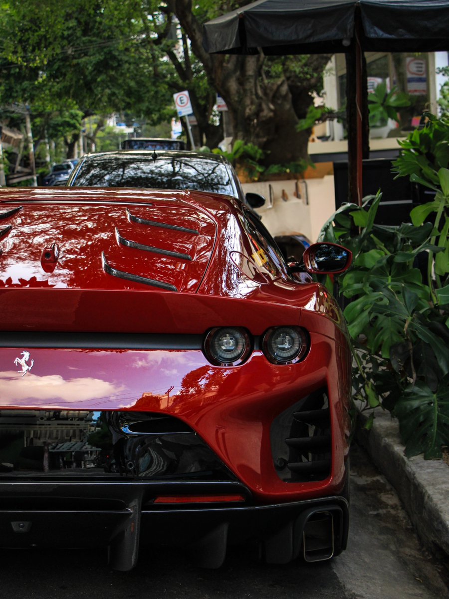 ApexDistrictX's tweet photo. Ferrari 812 Competizione https://t.co/ND8AKas6xo