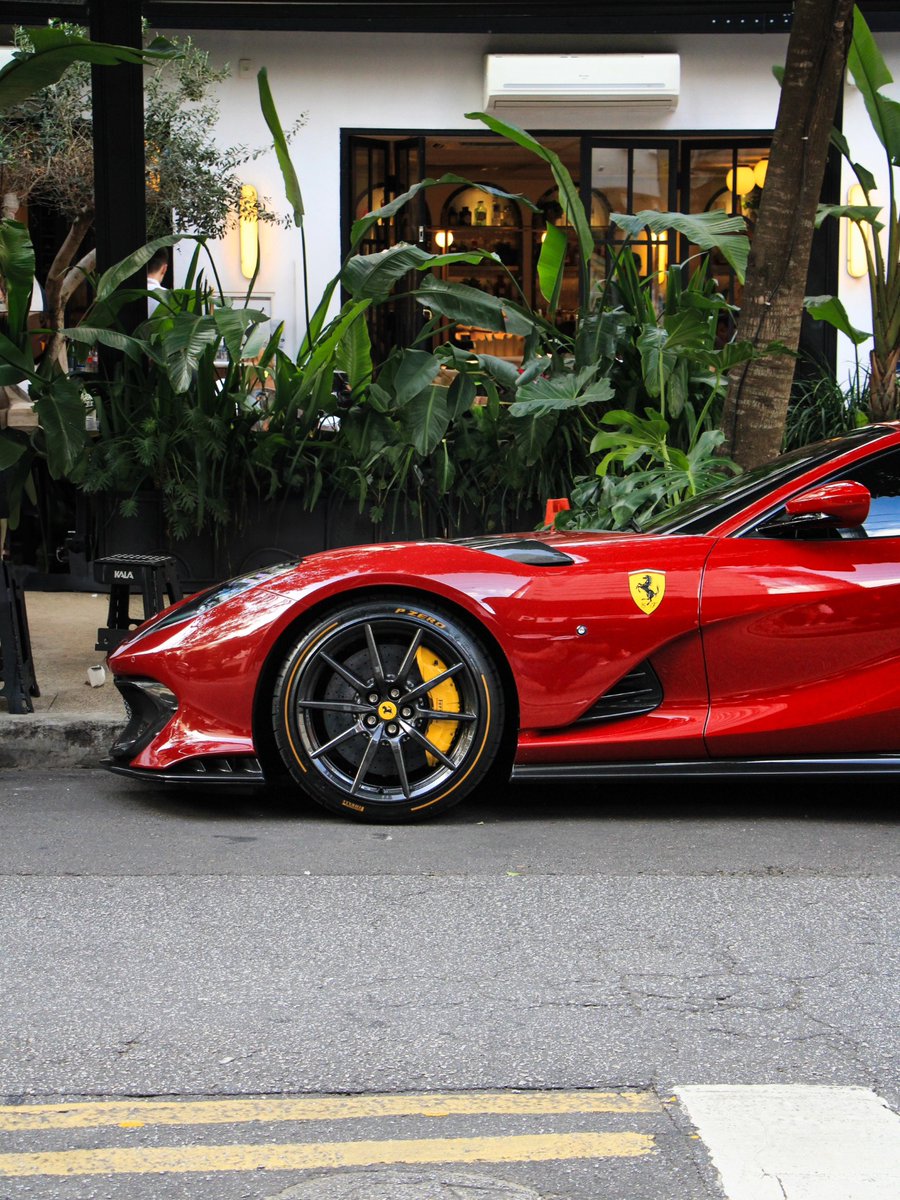 ApexDistrictX's tweet photo. Ferrari 812 Competizione https://t.co/ND8AKas6xo