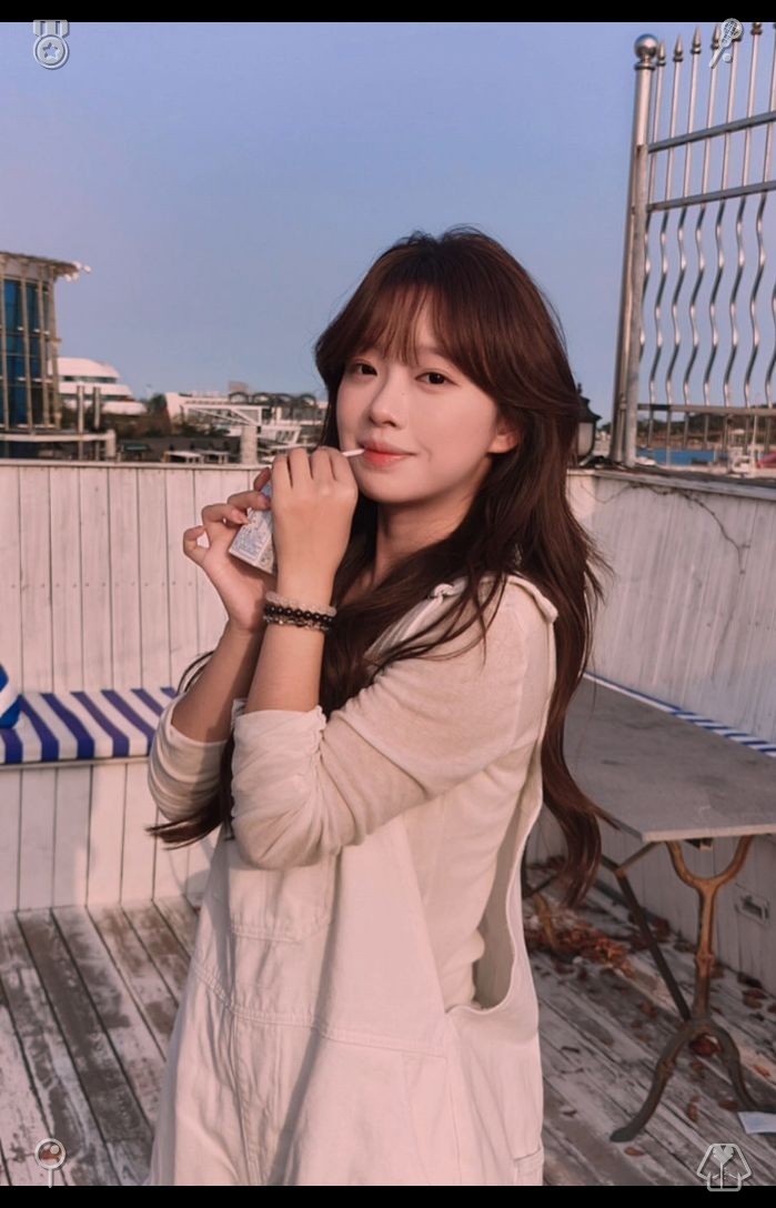 ojioji4946's tweet photo. 💘Playing badminton with my girlfriend. She’s the one I’ve added as my trusted, loyal partner—someone to enjoy easy, casual walks on the grass outdoors with, to talk openly, to share what’s deep inside, and to recharge our weary minds through warm, honest, face-to-face momen https://t.co/HvL8zqwqWe