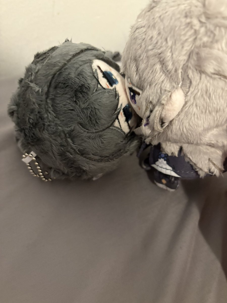 imagineTalking's tweet photo. they shed like dogs omfg https://t.co/VWrg1rlhQv