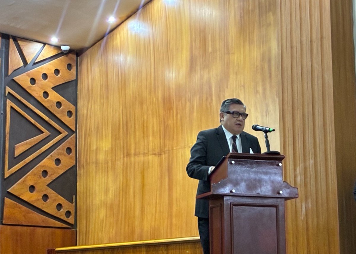 PGEcuador's tweet photo. #Hoy el Ab. Jorge Mancheno, Subdirector Regional de Mediación de la PGE, expuso "La Mediación y el Derecho Público" en el Seminario Académico de #Mediación por el Mes de la Paz, organizado por la Dirección de Mediación de Conflictos en la Comunidad de la Prefectura del Guayas. https://t.co/JWguigijSW