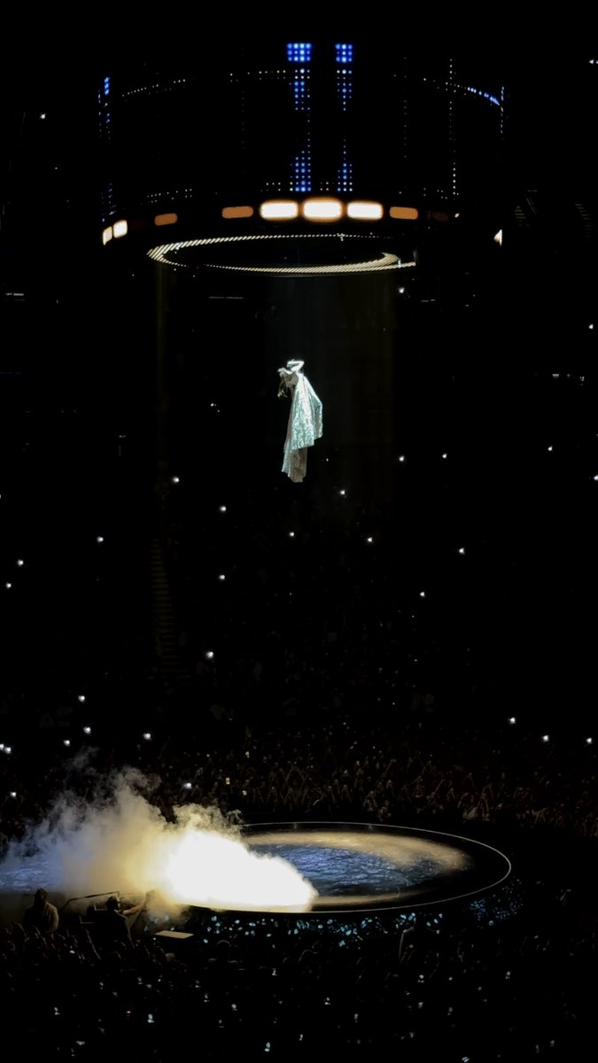 idkher11's tweet photo. STILL CANT BELIEVE I TOOK THIS FUCKING PICTURE https://t.co/NVobuKlw2N