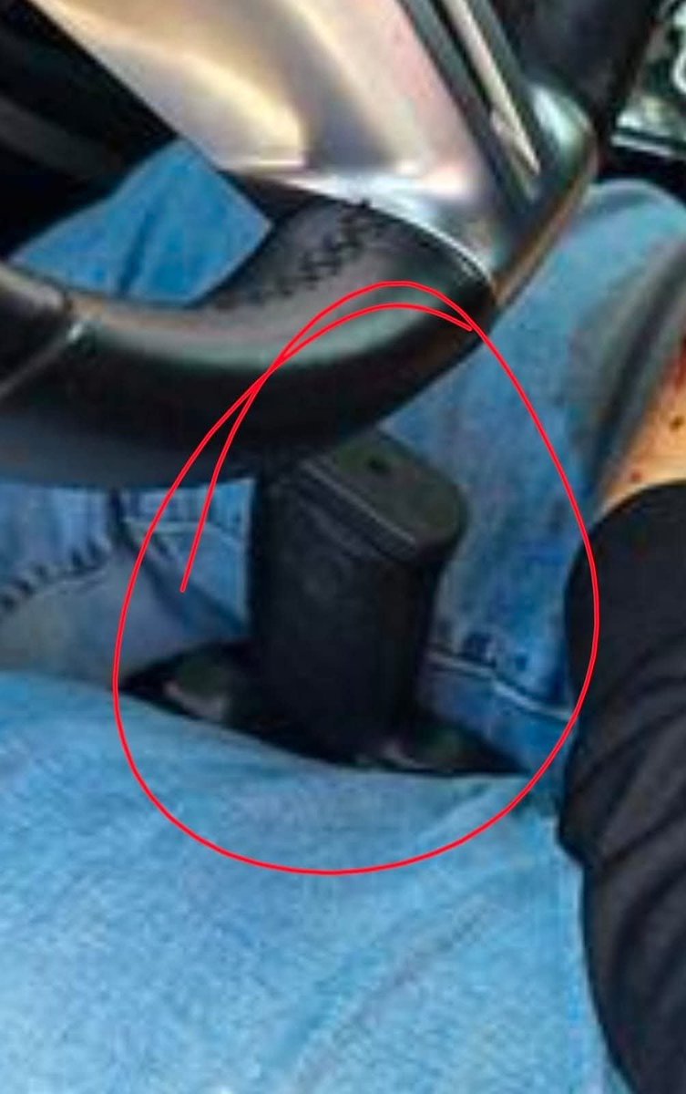 DanVader5's tweet photo. @AristeguiOnline Y tienen el descaro de mencionar un "posible" suicidio cuándo el arma la encontraron entre las piernas, los de Morena están bien pendejos. https://t.co/wcFqhdpnzj