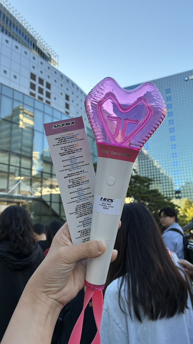 snsdshop_taeny's tweet photo. พร้อมมมมมม!! คือตื่นเต้นมากๆจะได้ดูฮโยริซูสดๆแล้ววววววว วงเดบิวต์น้องใหม่ประสบการ์ณ 20 ปี🔥 เดี๋ยวมารีวิวให้ฟังนะทุกคน!!🤩

#Hyorisoo #hyoyeon #yuri #sooyoung #HRS https://t.co/eql2DRHESp
