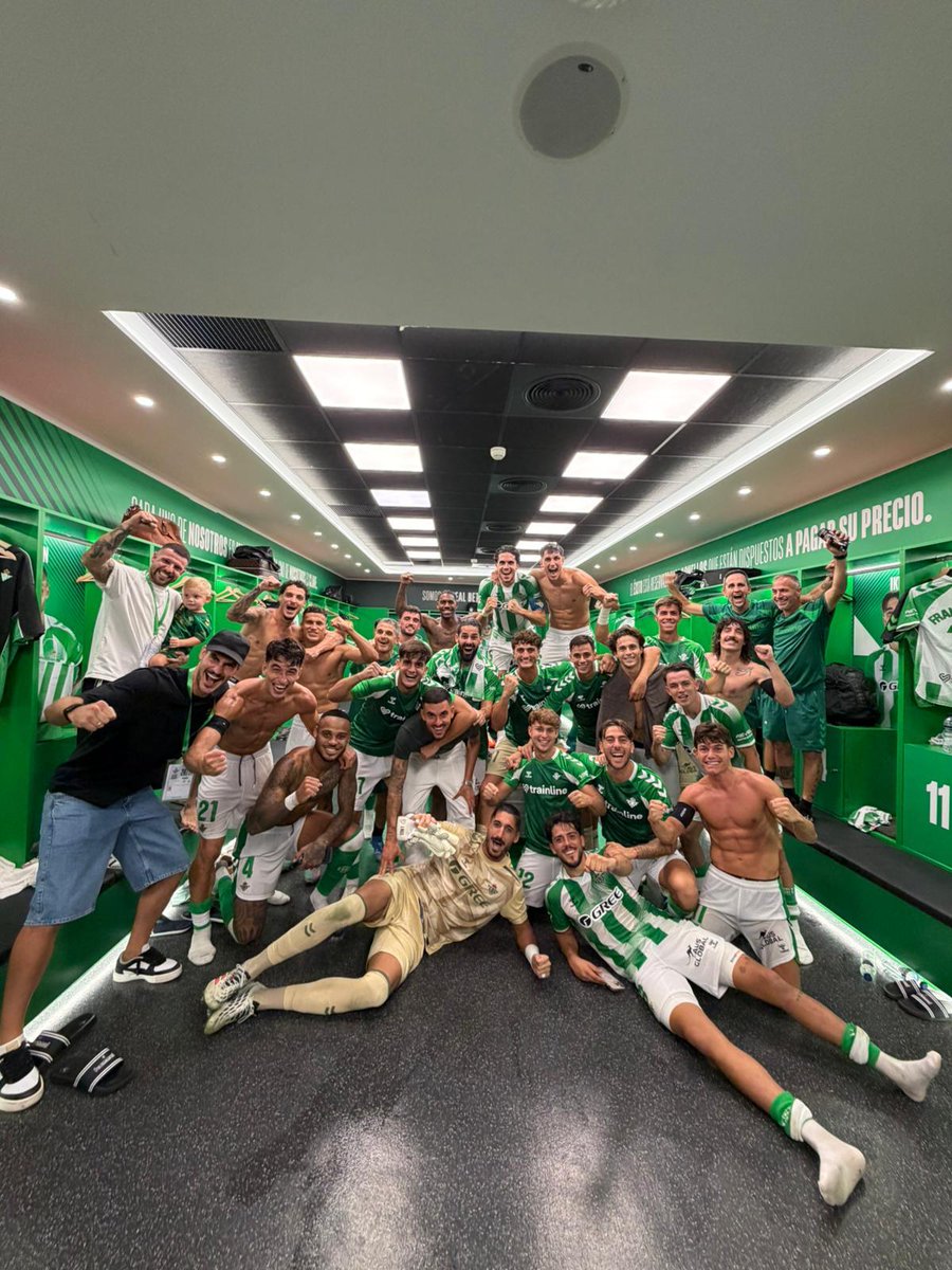 RealBetis's tweet photo. Díganme qué le pongo a esta foto... 🤤

Empiezo yo: ¡𝐄-𝐐𝐔𝐈-𝐏𝐀-𝐙𝐎! https://t.co/d4JZkC2wf6