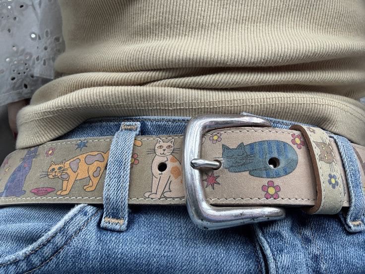 ElyfaeFeelings_'s tweet photo. cat belt https://t.co/sC9S4UQHgi