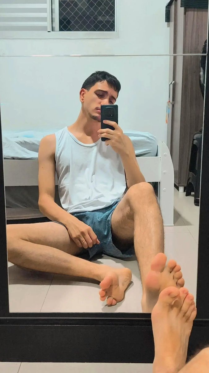 gabetemtuiter's tweet photo. vcs gostam mesmo desse negócio de pé nesse perfil aqui né https://t.co/tDHSIFyETn
