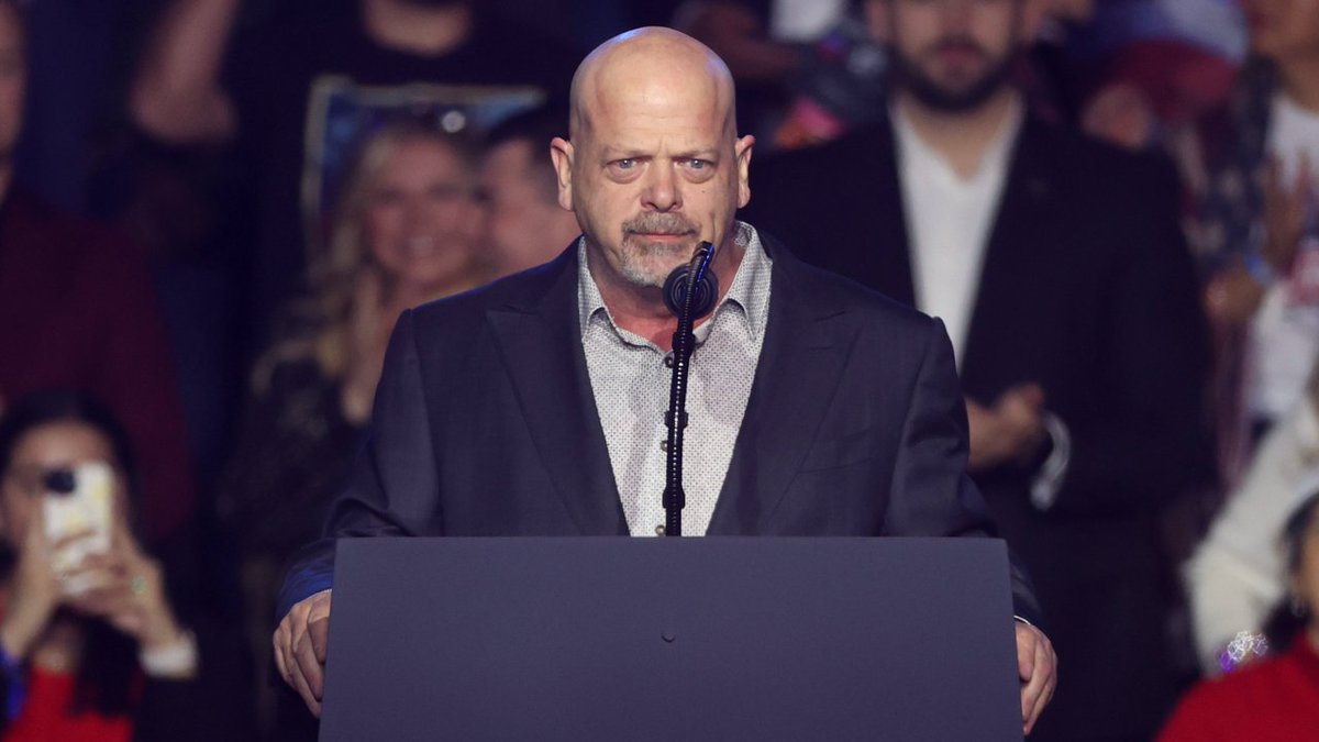 FoxNews's tweet photo. "Pawn Stars" boss Rick Harrison went in for what was supposed to be a "simpler" medical procedure, but doctors discovered he needed emergency bypass surgery.

"He is resting comfortably and looking forward to a full recovery," a Harrison family spokesperson tells Fox News Digital.

The 60-year-old reality star is recovering with his wife Angie and family by his side and says he's grateful for the doctors and hospital staff caring for him.

Read more⬇️