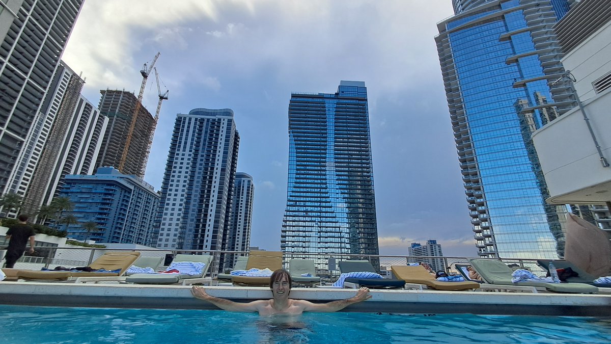 BlogFelizExito's tweet photo. En el Worldcenter Miami a finales de agosto😍 https://t.co/g2E7m2UOHY
