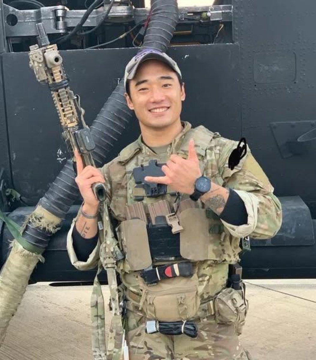 specialopsmag's tweet photo. Nick Ige joined the US Army at 18 and spent the next decade serving mainly with the 75th Ranger Regiment. 

He completed six combat tours, received the Purple Heart and Bronze Star with Valor, and later left the battlefield for Harvard University to study neuroscience. https://t.co/Y88mgSKaKr