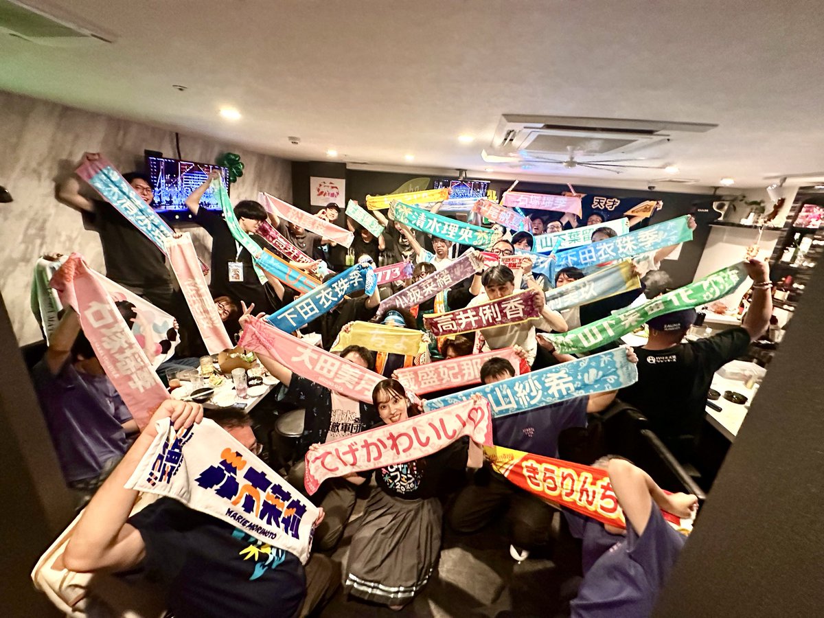 iroha_miyazaki's tweet photo. 今日も全国からのおひさまに元気をもらいました☀️
最終便で宮崎に着いた方も！
アメニモマケズ宮崎に来てくれてありがとうございます🙏
おひさま大好き！日向坂大好き！
#ひなたフェス #宮崎スナック #iroha #おひさま #日向坂46 https://t.co/pjGwu3NHPa