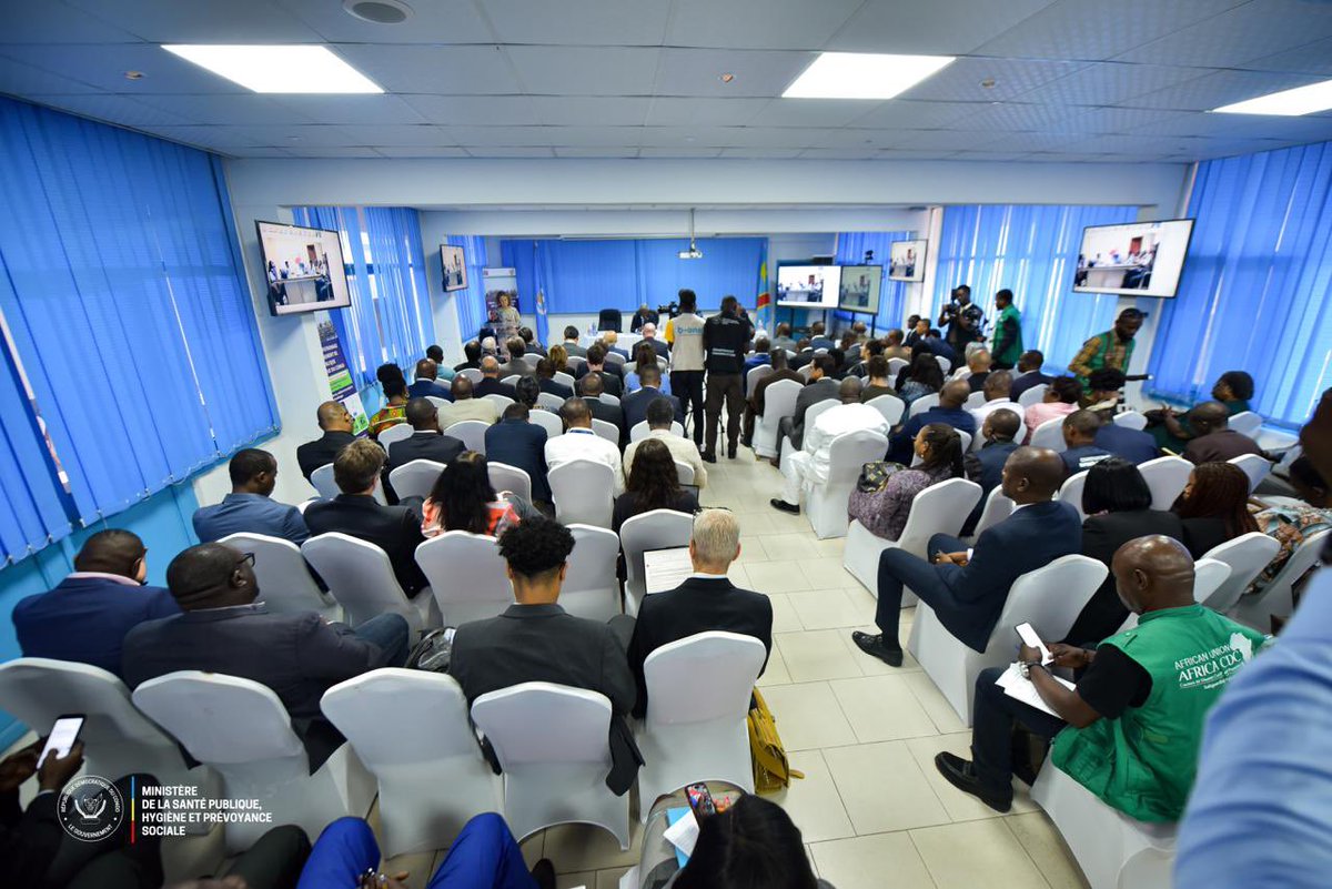 MinSanteRDC's tweet photo. Face à l’urgence épidémiologique, le Ministre de la Santé publique, Hygiène et Prévoyance sociale, Dr Samuel Roger Kamba, a lancé ce vendredi le Plan multisectoriel révisé de 180 jours pour renforcer la réponse à l’épidémie d’Ebola.

Avec l’appui de l’OMS, d’Africa CDC, du Système des Nations Unies et de nos partenaires, ce plan vise à renforcer la surveillance, la prise en charge des cas et l’action au cœur des communautés.

Notre engagement est total : agir vite, ensemble et avec détermination pour interrompre la transmission et sauver des vies. Chaque jour compte, chaque vie compte.