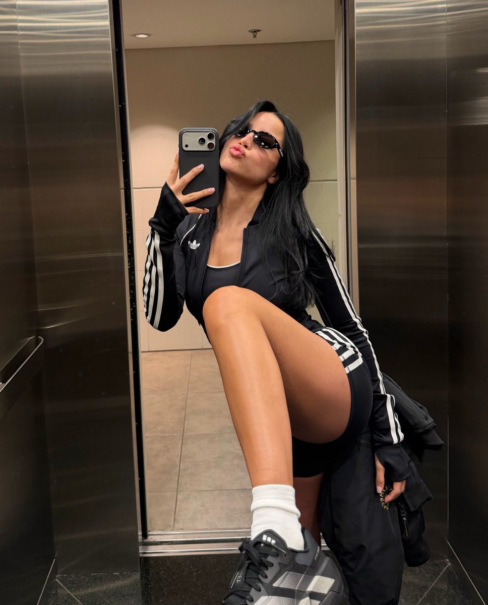 gumic4ts's tweet photo. ella pelinegra esta más hot que nunca https://t.co/Wm4X8yoNAD