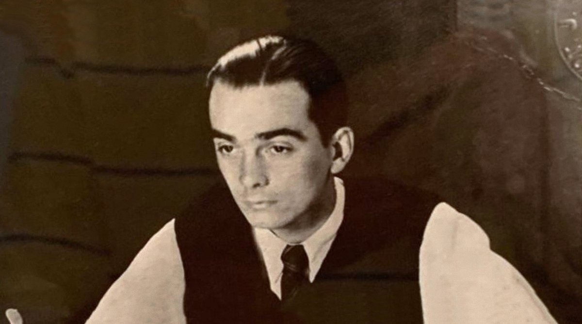 desde_1965's tweet photo. Luis Goyenechea Zegarra, Lugoze, figura clave del humor gráfico chileno por casi cinco décadas, se negó a colaborar en El Siglo y apoyó al Gobierno Militar y a Pinochet. https://t.co/FJvL9jJxYn