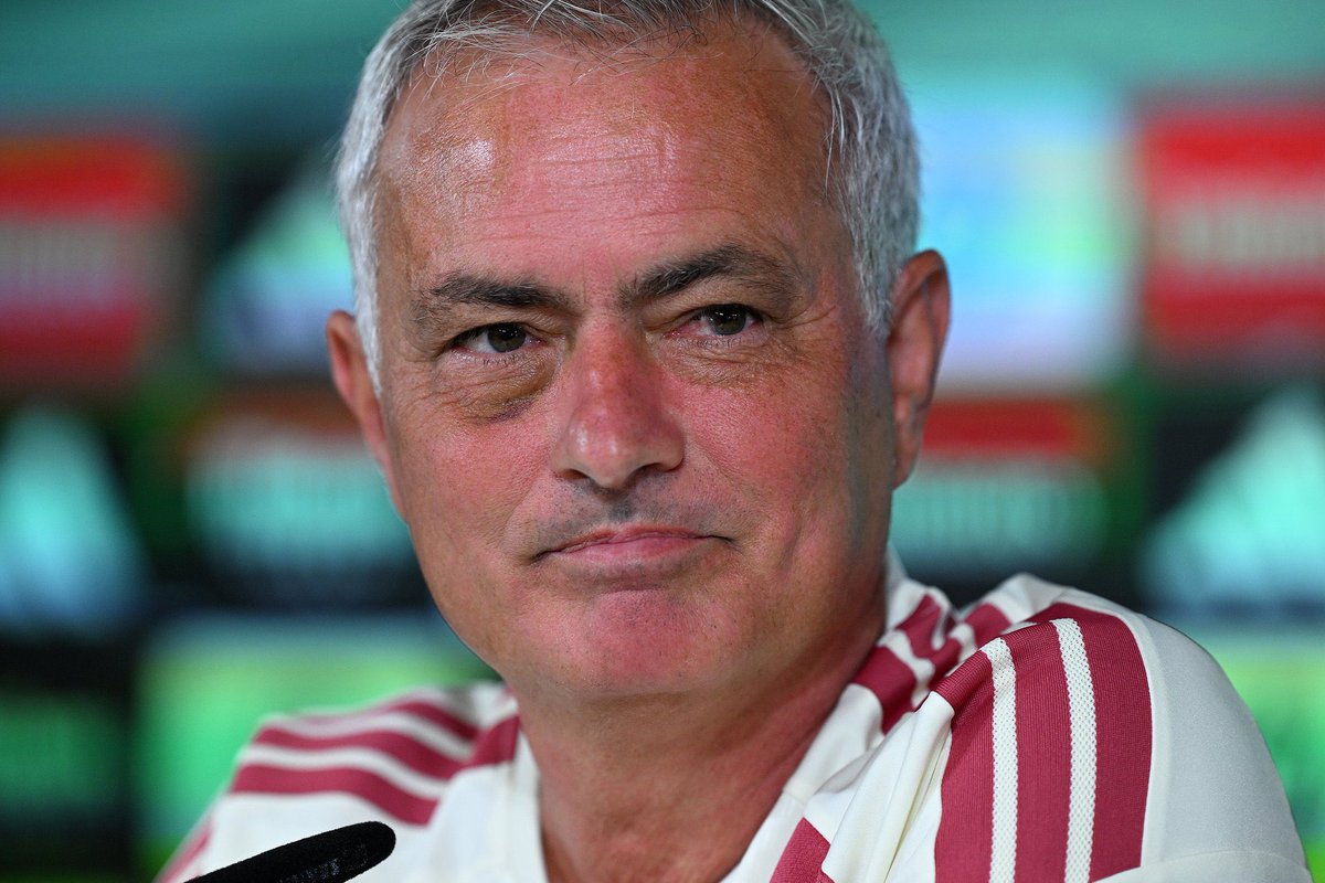 FabrizioRomano's tweet photo. 🚨 José Mourinho: “My yellow card… it was because I jumped, as a Betis player was pretending to be dead”.

“Betis players got zero yellows in the 1st half, and poor Arda, who only plays football, was booked... I don't know!”. 👀 https://t.co/2H447JE6H7