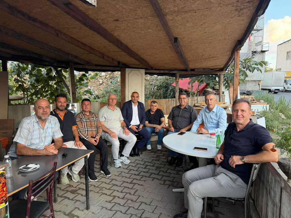busraaksu1990's tweet photo. İlçe Başkanımız Sayın @cetinkaya_salim , İlçe Başkan Yardımcımız @NuhGergin ve İlçe Yönetim Kurulu Üyelerimiz Mehmet Ayvaz, Nezih Mert ve @AhmetAygun1980 , Mahalle Başkanımız @Hamzaokur37 geçmiş olsun ziyaretinde bulundular.
Nazik ziyaretleri için teşekkür ediyoruz..
@AkUmraniye https://t.co/rI6lijq3pK