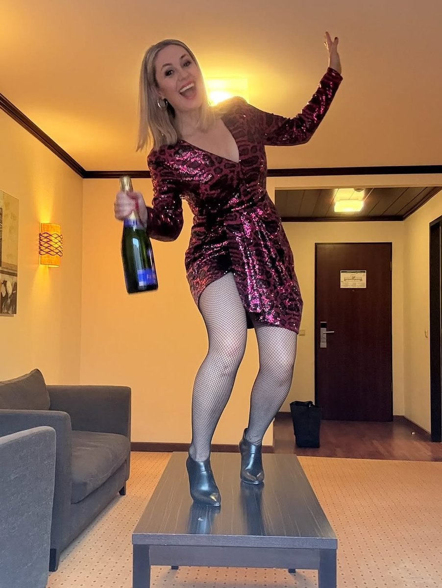 Woelfisches's tweet photo. Wie ich mich fühle, wenn ich im ZDF bei #Illner ohne Ende Fake News verbreitet habe und im selben Atemzug Zensur gegen Fake News gefordert habe. 🥳 #Moschner https://t.co/HyJgYEm2AO