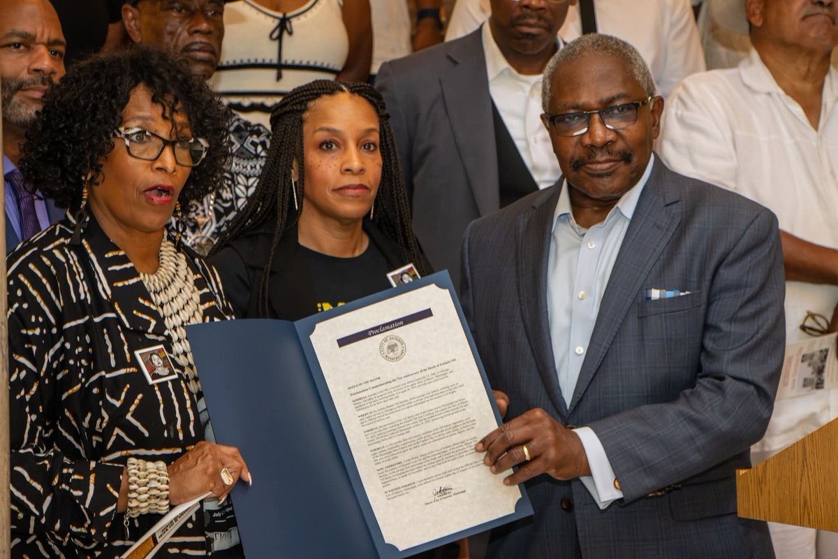 EmmettTill's tweet photo. The casket will remain open because the work is not finished.

On August 28, we opened the #EmmettTill 71st Year Anniversary Commemoration weekend and Educational Tour at the Mississippi State Capitol. 

Civil Rights Era and Impacted Families joined Emmett Till's family. https://t.co/sVYv8U0EDS