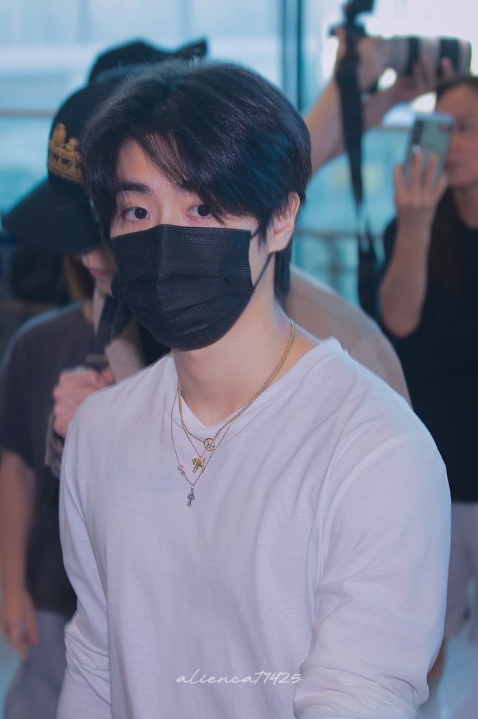 carpe_Quixote's tweet photo. 𝟮𝟲𝟬𝟵𝟬𝟰 𝗜𝗖𝗡 🛫

#스키즈 #스트레이키즈  #한 #𝗛𝗮𝗻 #𝗟𝗲𝗲𝗸𝗻𝗼𝘄 #𝗦𝘁𝗿𝗮𝘆𝗞𝗶𝗱𝘀 #𝗦𝗸𝘇 

𝗖𝗿 @AlienCat1425 https://t.co/1WdnCFRY3P