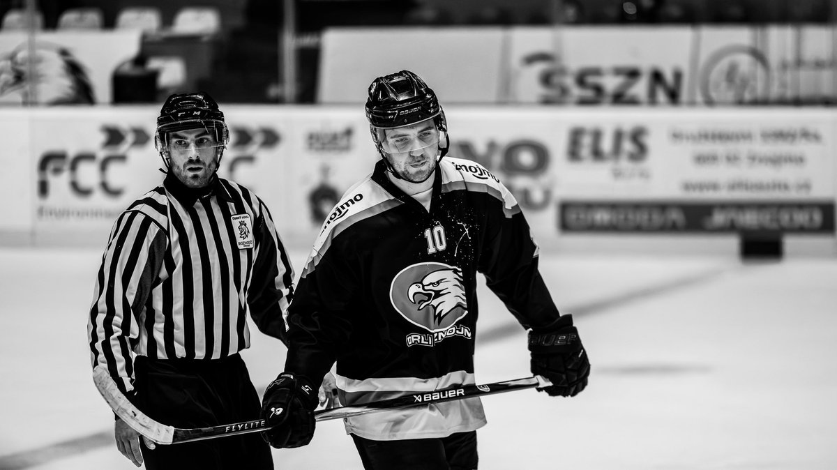 orliznojmo's tweet photo. Vítězný večer v Nevoga areně! 🦅
Orli včera porazili Skalici 8:1. Prohlédněte si fotogalerii ze zápasu 👉🏻 https://t.co/vSlHLd1kXi
❤️🖤 #orliznojmo #priprava https://t.co/pXR2kQGny7