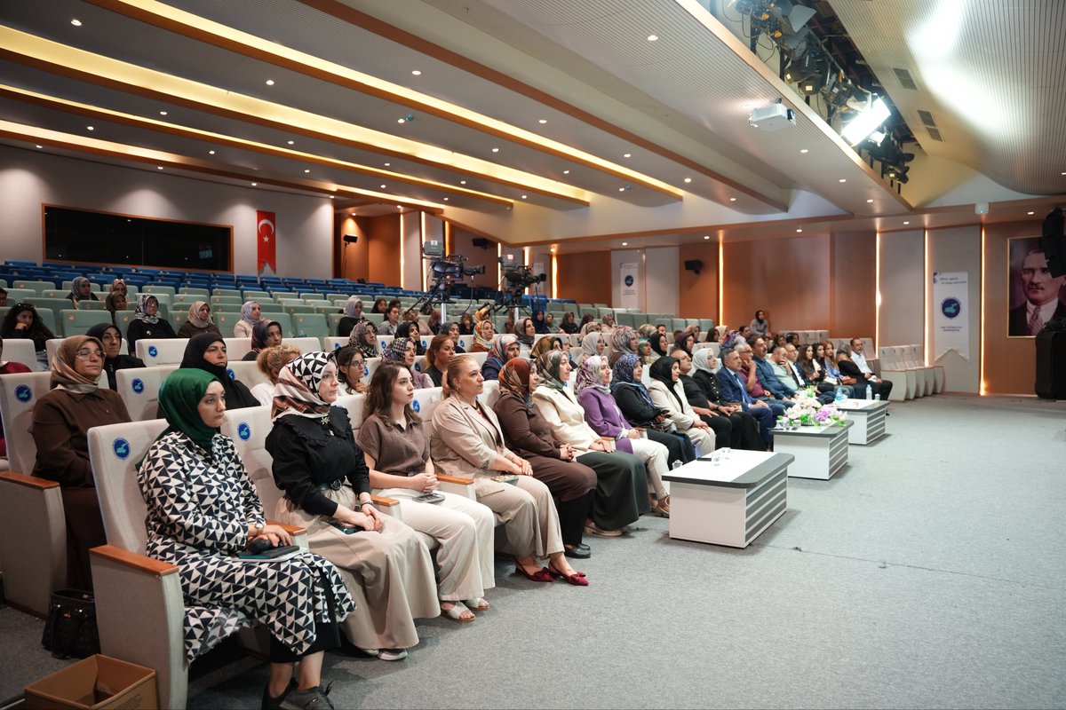AK_PartiVan's tweet photo. İBN-İ SİNA HAFTASI ÖZEL PROGRAMI

İbn-i Sina Haftası kapsamında, önceki dönem Belediye Başkanımız ve Van Yüzüncü Yıl Üniversitesi Öğretim Üyesi Prof. Dr. Fevzi Özgökçe hocamızın sunumuyla anlamlı bir program gerçekleştirdik.

Kadın Kolları Başkanlığımızın öncülüğünde düzenlenen programa; İl Başkanımız Abdulahat Arvas ve Kadın Kolları Başkanımız Zerrin Alpaslan başta olmak üzere teşkilat mensuplarımız katılım sağladı.

İlim ve medeniyet tarihimizin önemli şahsiyetlerinden İbn-i Sina’yı anmak, onun bilim dünyasına bıraktığı eşsiz mirası yeniden hatırlamak adına düzenlediğimiz programın hayırlara vesile olmasını diliyoruz.

Emeği geçen herkese teşekkür ediyoruz.
@akparti
@abuyukgumus 
@MustafaAlkayis 
@Recep_ayd25