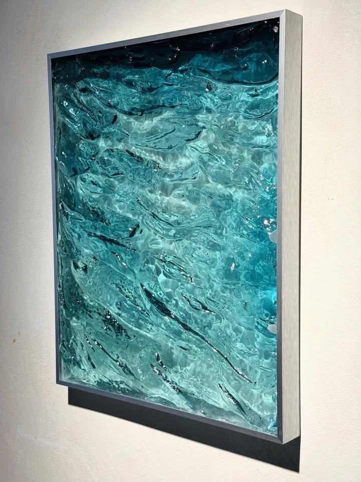 kxtuitta's tweet photo. Eu simplesmente não consigo decidir se isso é um quadro ou um pedacinho do mar na parede. https://t.co/TAEYXAIJnu
