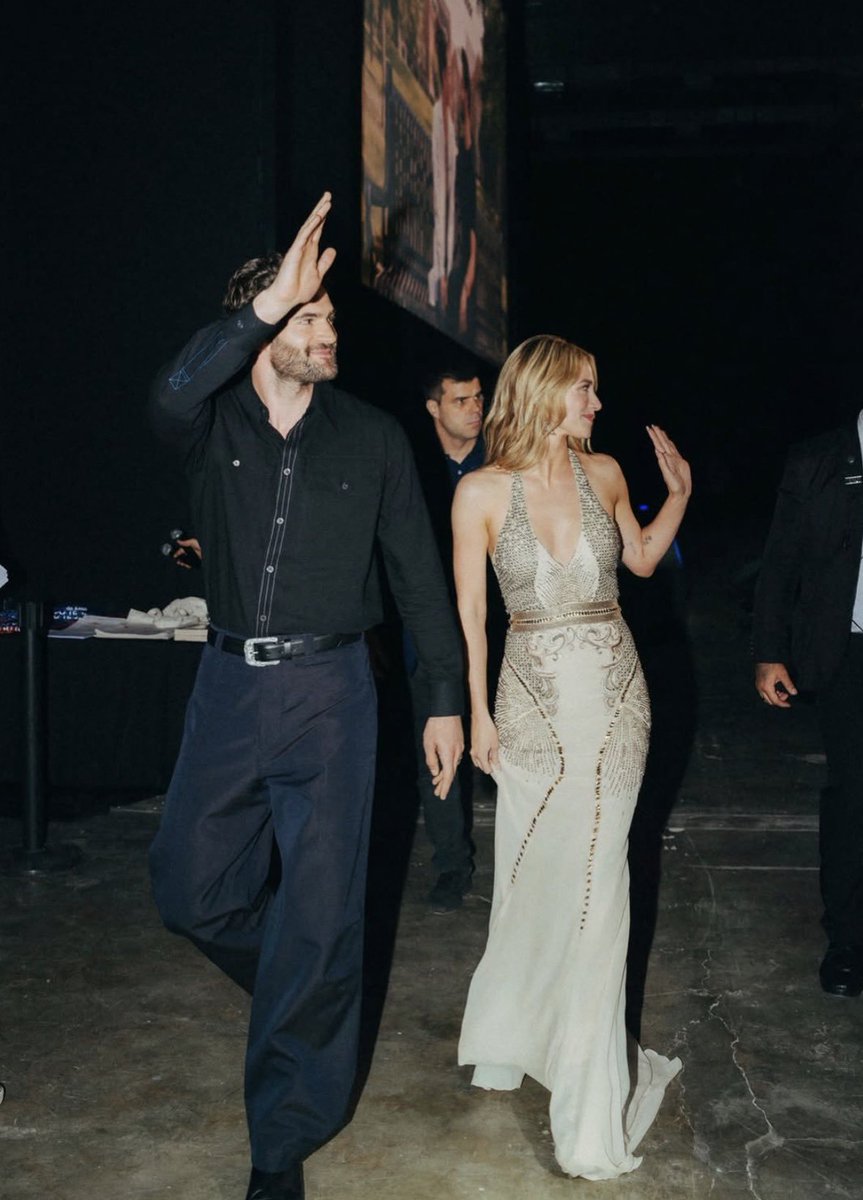 carouselenas's tweet photo. quiero agradecer públicamente a quien haya casteado a tom y lili como adam y olive https://t.co/YHeINwZSnU