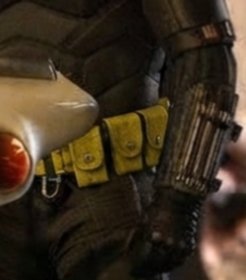 BoinkBuzz's tweet photo. 🚨 𝗡𝗘𝗪 𝗟𝗢𝗢𝗞 - Robert Pattinson's Upgraded Batman Suit with a yellow tactical belt on set of "THE BATMAN: PART 2" https://t.co/ZggZ4M2mJM