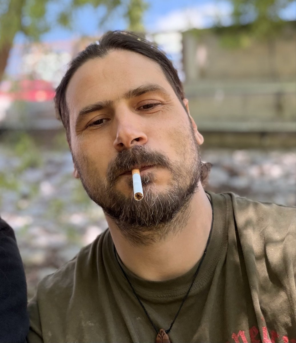 funkydemiurge's tweet photo. Hitno! Moj prijatelj Zoran Ranđelović je nestao danas u prepodnevnim časovima, sa suicidalnom namerom. U ovoj objavi ću postaviti njegove fotografije. Najlepše molim sve koje naiđu na ovu objavu da pogledaju fotografije i da mi se jave ukoliko su ga igde videli danas. Hvala! https://t.co/o81v9xhQPr