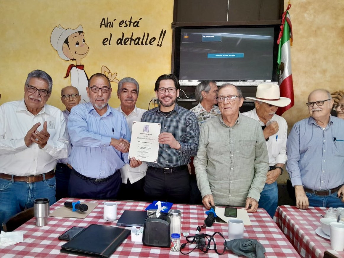 hmocomovamos's tweet photo. Reflexiones sobre el futuro de Hermosillo💬
Agradecemos a EPURS Mayos la invitación a compartir la charla Hermosillo: ¿Cómo estamos y hacia dónde vamos? y abrir un espacio para hablar sobre los desafíos de nuestra ciudad y las acciones que pueden impulsar su desarrollo.
#RedHCV https://t.co/OP71w7Ybtx