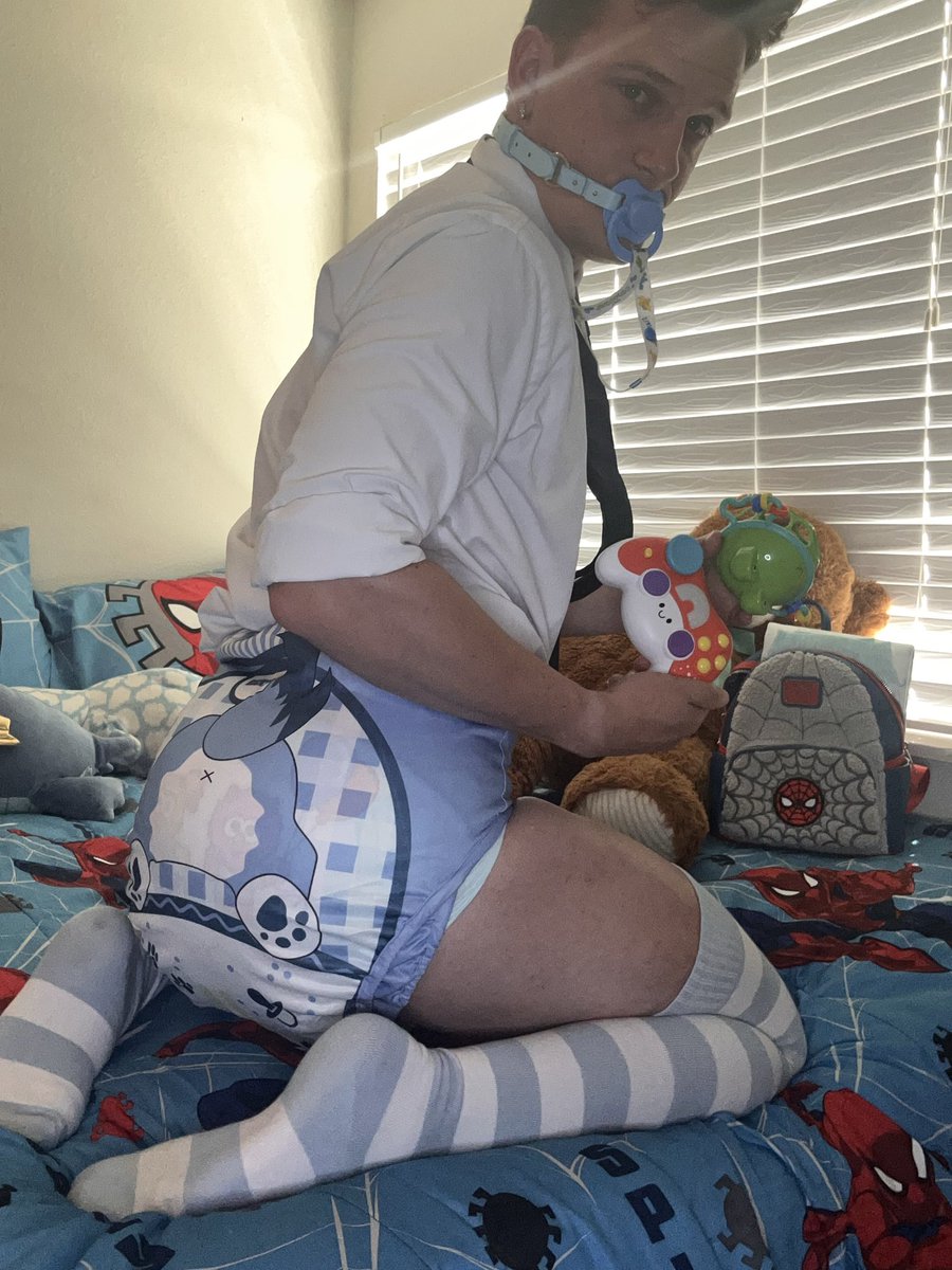 colesindiapers's tweet photo. Feeling extra ready for school today!
📕 ✏️ 🎒 

Daddy helped me get dressed! He says babies like me don’t need to worry about pants😖 Good thing I’m wearing my New Diaper Cover! I hope all the cute guys know how to change diapers! 

Diaper Cover from @LittleforBig https://t.co/z43SXskQng