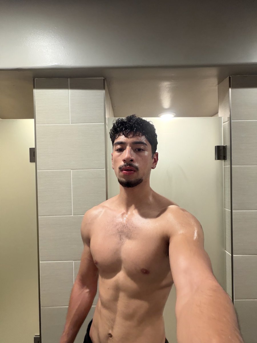 VicMawmah's tweet photo. 🧖 https://t.co/VlertUPc01