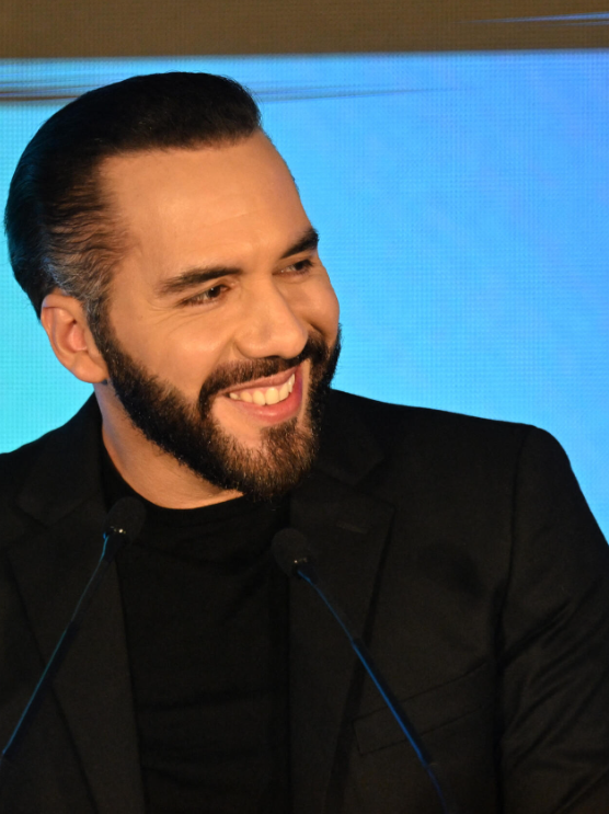 eldiariodedross's tweet photo. Querida gente de 🇸🇻, el turno es de ustedes: Nayib Bukele lleva 7 años en el poder. ¿Cómo evalúas su gestión hasta ahora? https://t.co/qrYB52WmKB