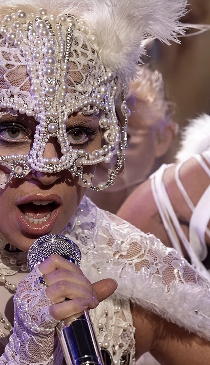ARTPOPglamour's tweet photo. Gaga em  4k https://t.co/5l4Evn7hjD