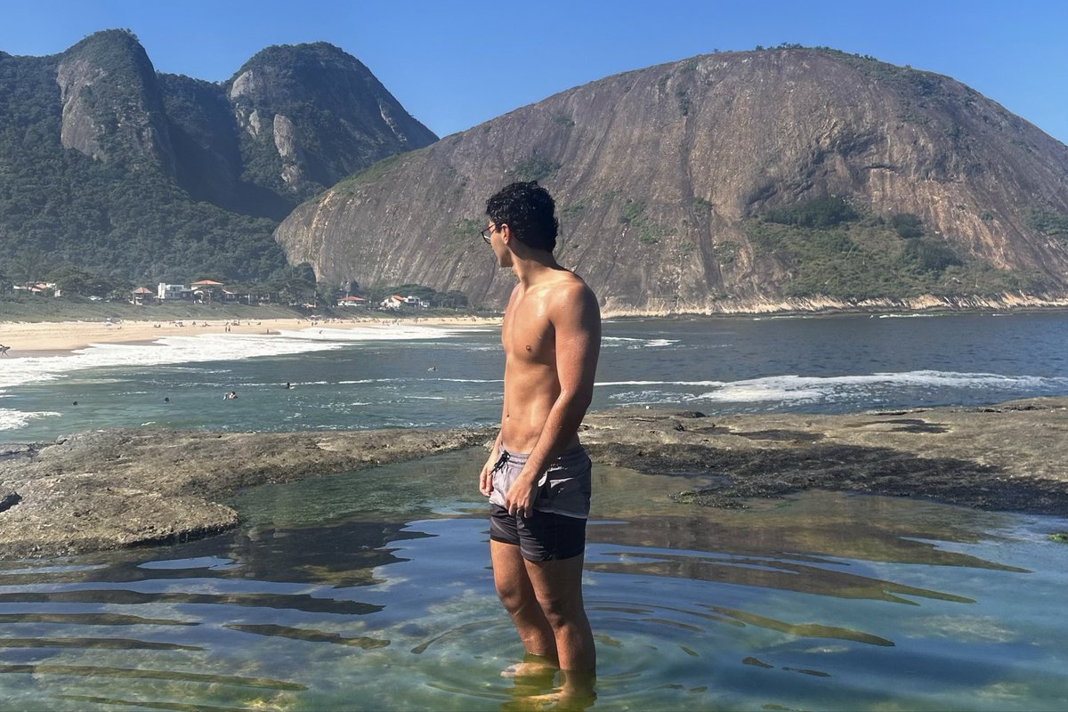 theokinupp's tweet photo. só porque to com saudades de uma praia e amo essa foto☀️ https://t.co/PkHMoP9h4y