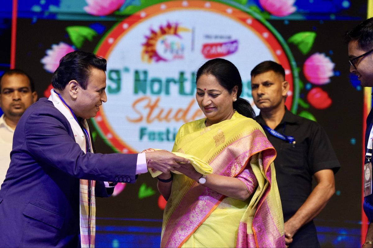 gupta_rekha's tweet photo. NESt Fest 2026 में अष्टलक्ष्मी राज्यों के युवा साथियों से मिलकर मन प्रसन्नता और गर्व से भर गया। अपनी संस्कृति पर गर्व, आंखों में बड़े सपने और आगे बढ़ने का आत्मविश्वास, यही नॉर्थ-ईस्ट की नई पहचान है।

माननीय प्रधानमंत्री श्री @narendramodi जी ने नॉर्थ-ईस्ट को विकास, कनेक्टिविटी और अवसरों की नई शक्ति से जोड़ा है। आज अष्टलक्ष्मी राज्य विकसित भारत की यात्रा में अग्रिम भूमिका निभा रहे हैं और उनकी युवा शक्ति इस परिवर्तन की सबसे उज्ज्वल पहचान है।

दिल्ली को गर्व है कि वह उनके सपनों और उज्ज्वल भविष्य के लिए अवसरों का मंच बन रही है। My Home India और भाजपा के वरिष्ठ नेता श्री सुनील देवधर जी को इस सुंदर आयोजन के लिए साधुवाद।

📍 तालकटोरा स्टेडियम

@Sunil_Deodhar 
@MyHomeIndia 

#NEStFEST2026