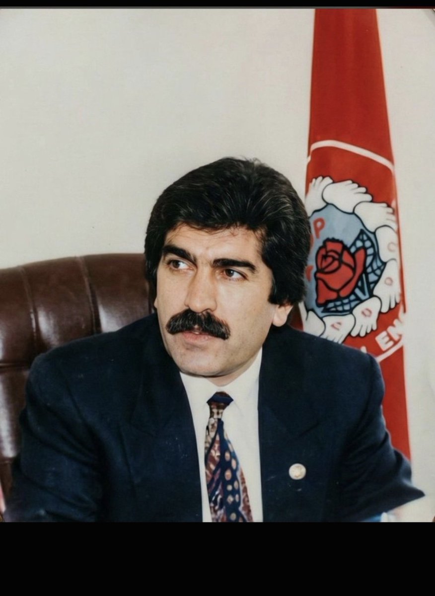 MirdatRoj's tweet photo. Mehmet Sincar Kürd Milletvekili 4 Eylül 1993 yılında Faşist Türk Devleti tarafından kahpece katledilmiştir.🌹😥😥😥😥
#MehmetSincar https://t.co/4y1JBZ6h4S