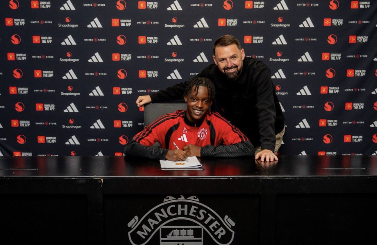 mufcacademy91's tweet photo. 🚨📸 | #MUFC have completed the signing of U15 midfielder Manuel Appiah Boakye from Leicester City.

Welcome to Manchester United, Manuel. ❤️ https://t.co/QDHm7moWc9