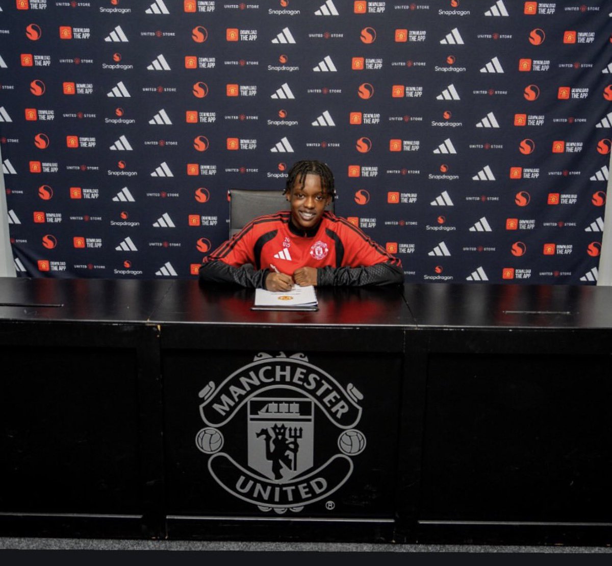 mufcacademy91's tweet photo. 🚨📸 | #MUFC have completed the signing of U15 midfielder Manuel Appiah Boakye from Leicester City.

Welcome to Manchester United, Manuel. ❤️ https://t.co/QDHm7moWc9
