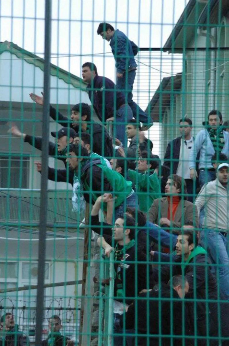1966platformu's tweet photo. Hangi maç? Kim bunlar? Neler oluyor? 🤔

#kocaelispor https://t.co/Ryw4gXbM8J