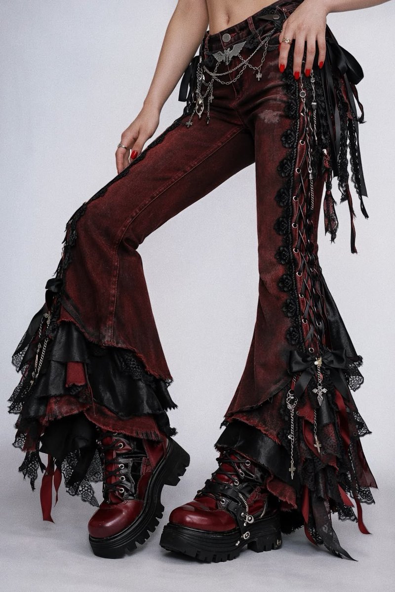 _littlethicket's tweet photo. vampire core https://t.co/6XzpMA98fK