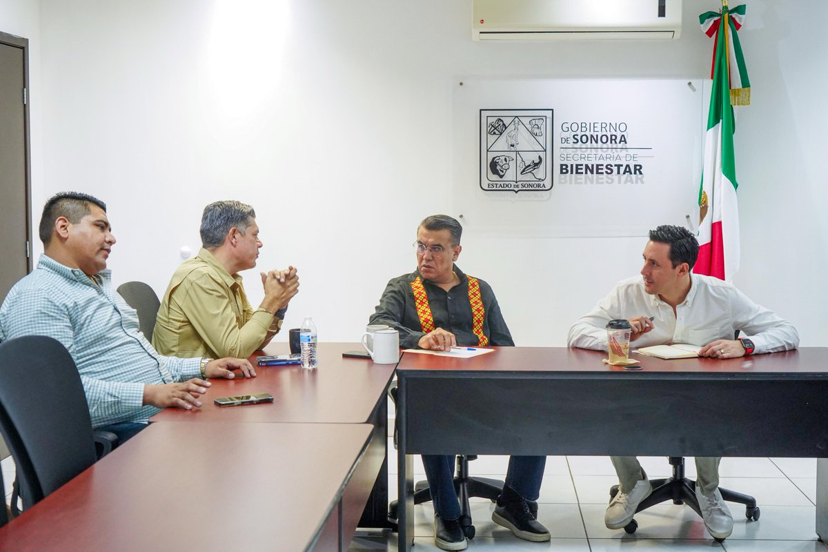 FernandoRVM's tweet photo. Cuando hacemos equipo, las necesidades de los municipios encuentran más caminos para convertirse en soluciones. 🤝

Coincidimos con presidentas y presidentes municipales del Partido del Trabajo para dar seguimiento a proyectos prioritarios y fortalecer la coordinación en beneficio de sus comunidades.

Agradezco a @ramon_flores_, comisionado nacional del PT en Sonora, por sumar esfuerzos en este encuentro.

Con el gobernador @AlfonsoDurazo, seguimos construyendo acuerdos para que los resultados lleguen a donde realmente se necesitan. 🫂