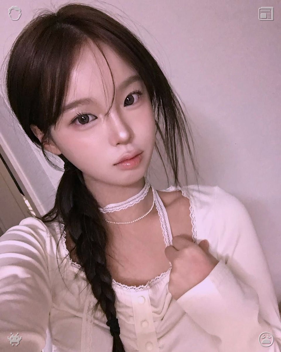 boniex's tweet photo. I beat my girlfriend at badminton, and she just laughed. A quiet sadness lingers over the holidays we spend separated, yet hope treads alongside the sorrow, ticking away the hours until the moment we finally embrace—that hug we've been stitching together with every bit of our h https://t.co/4aR3wPf2VK