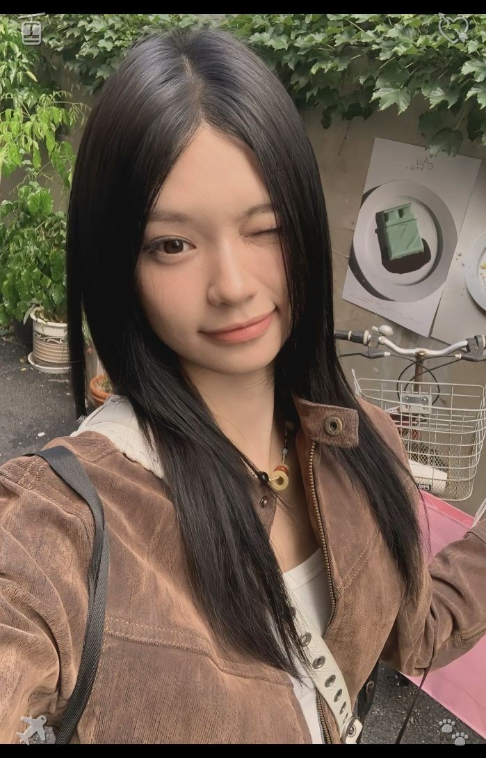 ValtiinhoJr's tweet photo. During their honeymoon return, the couple settled into a compact flat beside the park, making daily strolls possible—exactly as they did back when they first met. The green space remained the heart of their routine. https://t.co/ElngcjpQ4W