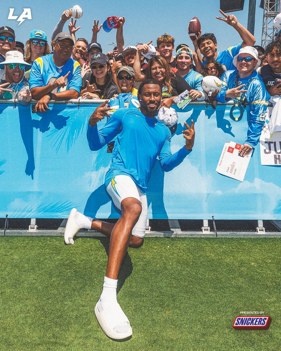 chargers's tweet photo. hbd Q 🎈 https://t.co/dM1B59BYJl
