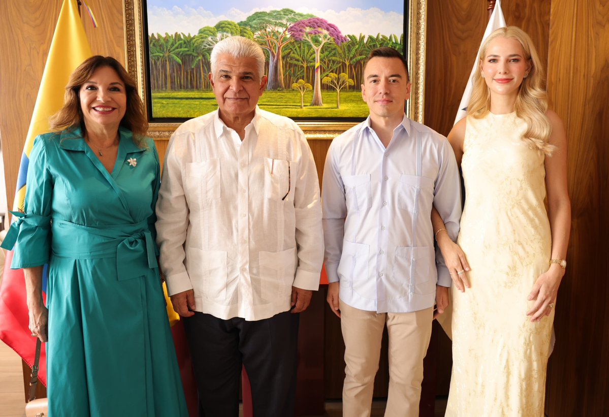 Presidencia_Ec's tweet photo. Ecuador y Panamá fortalecen una relación histórica. 🇪🇨🤝🇵🇦 

Los presidentes @DanielNoboaOk y @JoseRaulMulino avanzan en una agenda bilateral enfocada en comercio, inversión, cooperación en seguridad, intercambio de información tributaria y lucha contra el crimen organizado transnacional, además se fortalece a Panamá como un hub para los productos ecuatorianos.