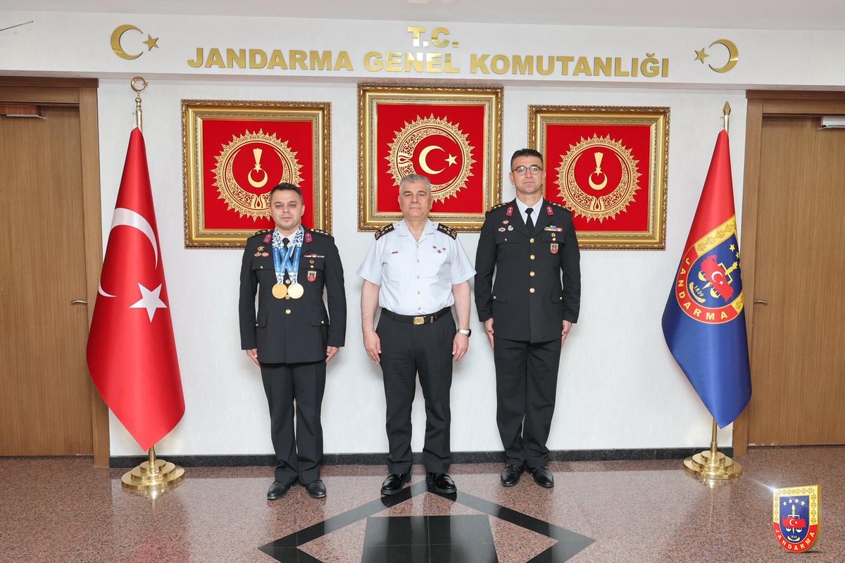 jandarma's tweet photo. Jandarma Genel Komutanımız Orgeneral Sayın Ali ÇARDAKCI, İtalya’nın Taranto kentinde düzenlenen Akdeniz Oyunları’nda Millî Takımımızı temsil ederek 2 altın madalya kazanan Jandarma Gücü sporcumuz J.Yzb. İsmail KELEŞ’i tebrik etti.

📍 Ankara
🗓️ 03 Eylül 2026 https://t.co/HFwFtsv3Mn