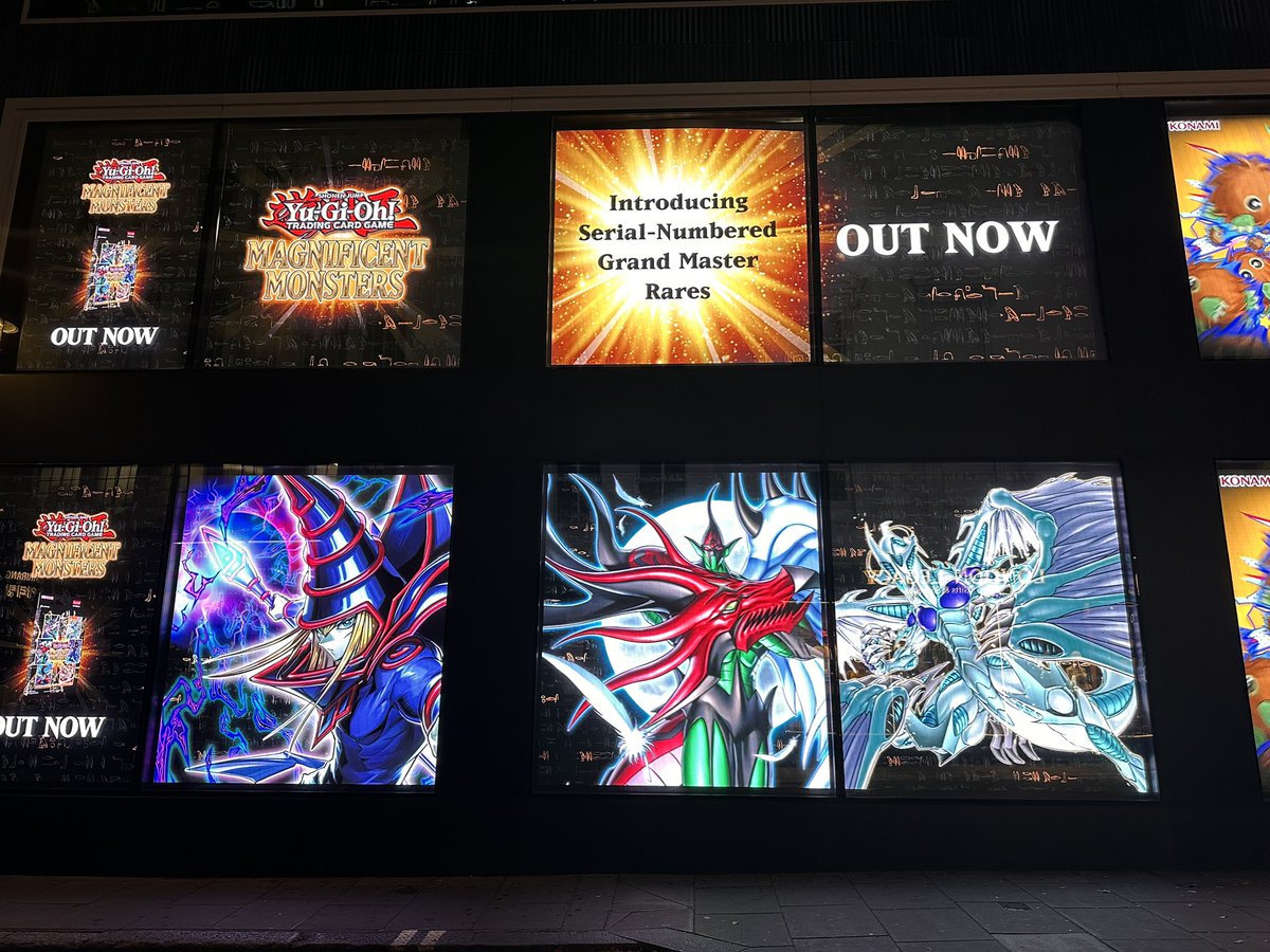 YuGiOhNewsTCG's tweet photo. Magnificent Monsters is officially out! 🔥

For the first time, we’re seeing a Yu-Gi-Oh! video commercial out on the streets of London, taking over the huge screens at @flannelsfashion on Oxford Street! 🇬🇧

As a Londoner, it’s amazing to see Yu-Gi-Oh! being promoted like this in my city. This set also feels like a breath of fresh air for the game, especially with the new rarities! ✨

If you’re visiting London, make sure to check it out!

And feel free to share your pulls in the comments, I’ll be sharing mine very soon too! ✨

#遊戯王 #YuGiOh #유희왕 #AD