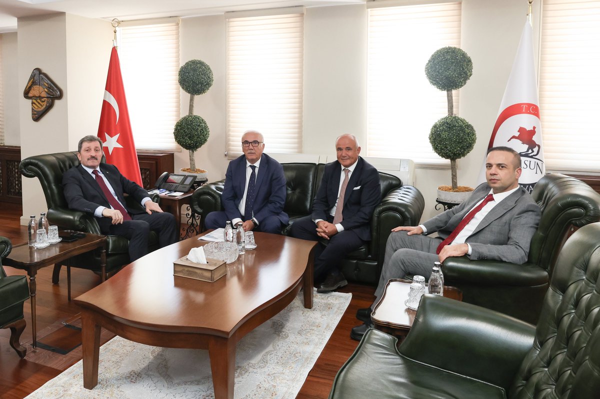 TCSamsunValilik's tweet photo. 📌Tarım Kredi Kooperatifleri Genel Müdürü Hüseyin Aydın, #Samsun Bölge Birliği Müdürü Bekir Parlak ve Merkez Birliği Yönetim Kurulu Üyesi Fikret Oy,

Valimiz Sayın @orhantavli_'yı ziyaret etti.

📌Ziyarette, Tarım Kredi Kooperatiflerinin faaliyetleri değerlendirildi. https://t.co/xw3TNsI3Kw