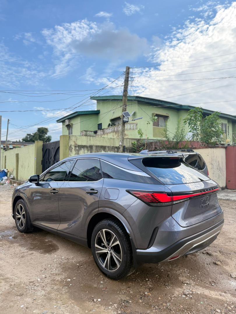 _Tiga_b's tweet photo. 66 million only 🔥🔥🔥🔥🔥
2025 Lexus Rx350 🇺🇸 

No birth certificate https://t.co/f0yWtfSlyP